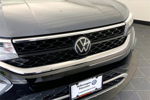 Certified 2023 Volkswagen Taos SE w/ Panoramic Sunroof Package image 30