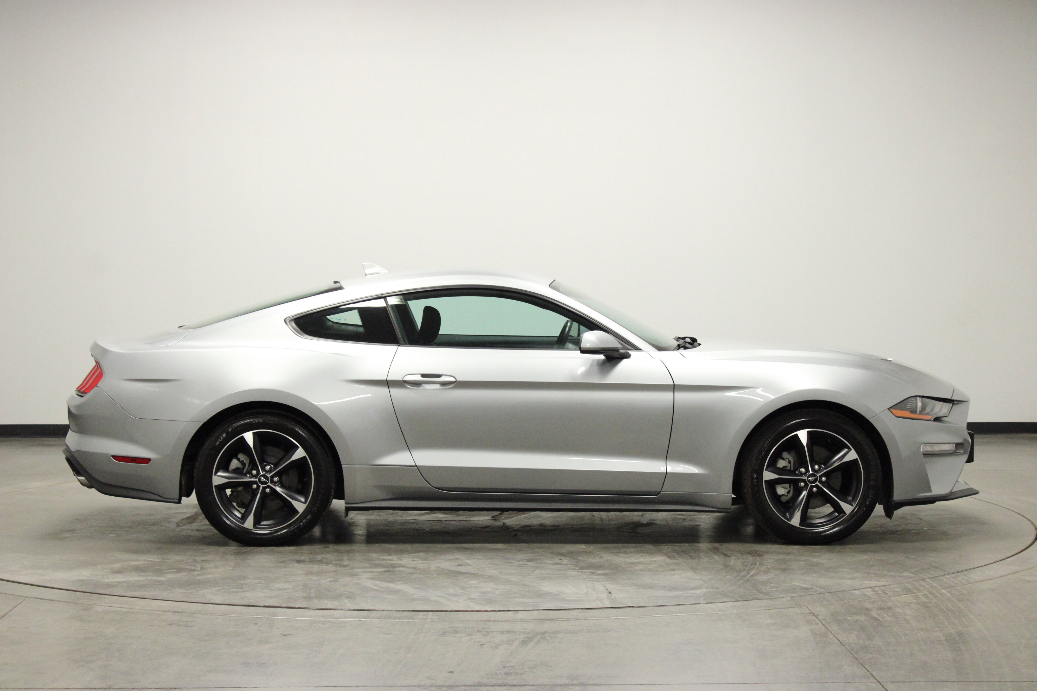 Used 2022 Ford Mustang Coupe RWD image 9
