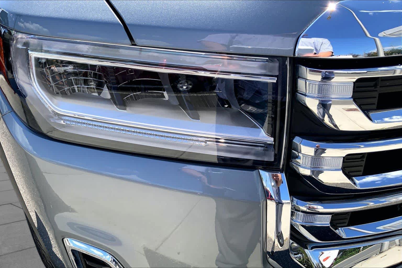 Used 2023 GMC Acadia SLT AWD/4WD image 26