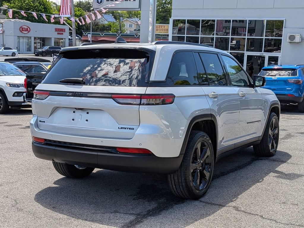 Used 2023 Jeep Grand Cherokee Limited w/ Luxury Tech Group II AWD/4WD image 6
