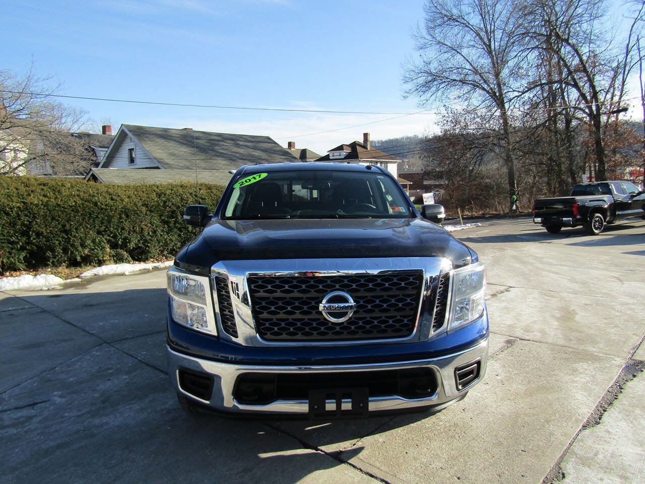 Used 2017 Nissan Titan SV image 7