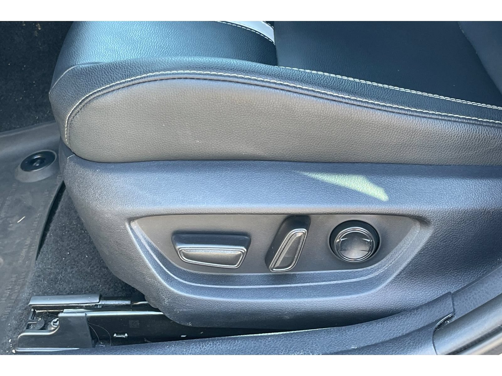 Used 2025 Toyota Camry SE w/ Multimedia Upgrade Package FWD image 14