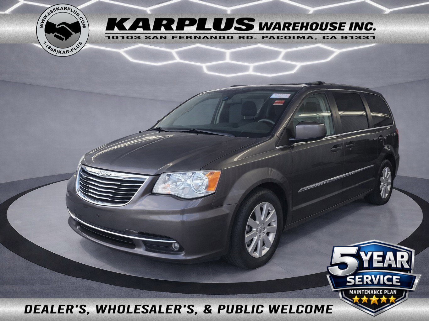 Used 2015 Chrysler Town & Country Touring FWD image 1