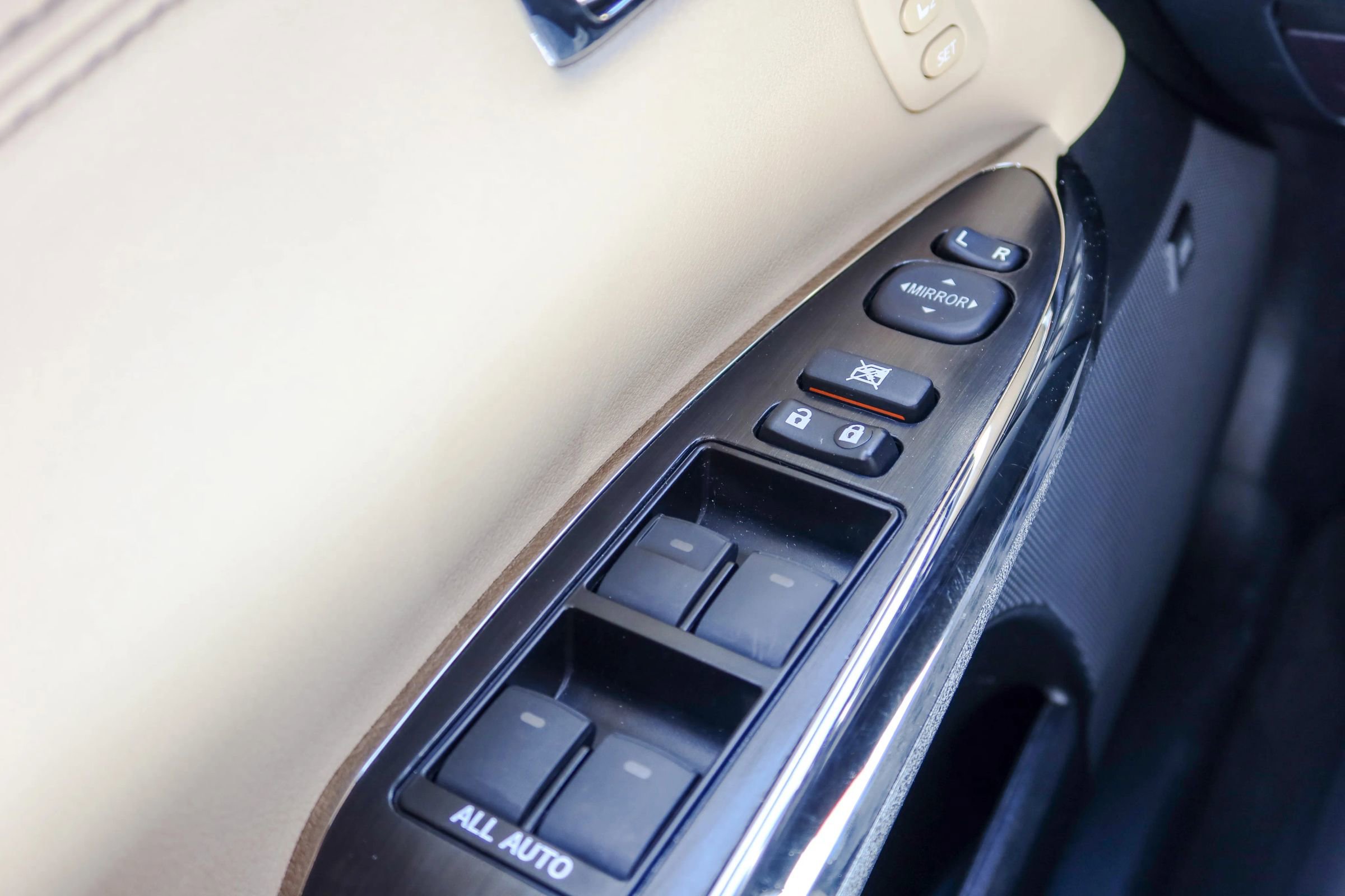 Used 2016 Toyota Avalon Limited w/ Toyota Safety Sense Package FWD image 10