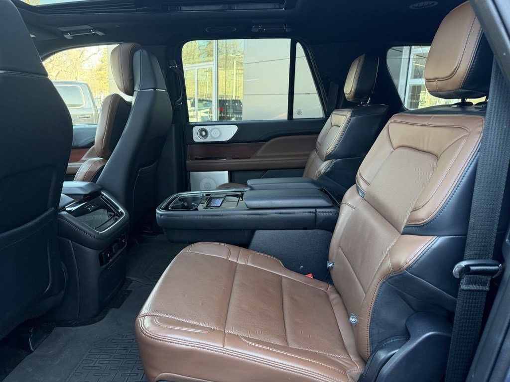 Used 2022 Lincoln Navigator L Reserve image 14