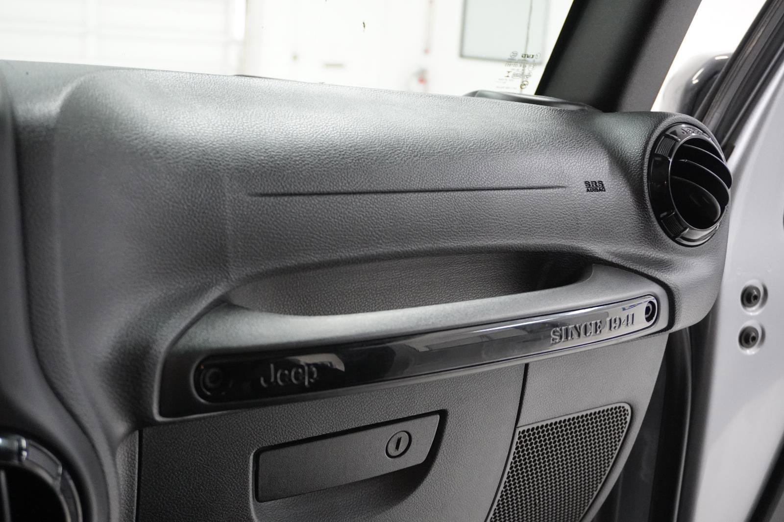 Used 2015 Jeep Wrangler Altitude image 27