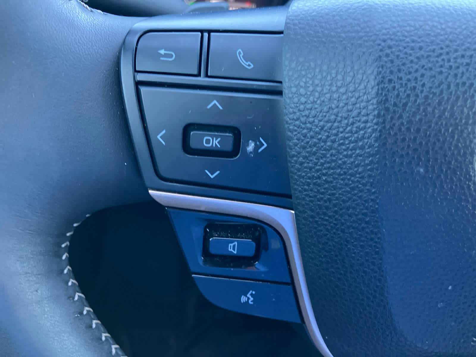 Used 2025 Toyota Crown Signia Limited image 18