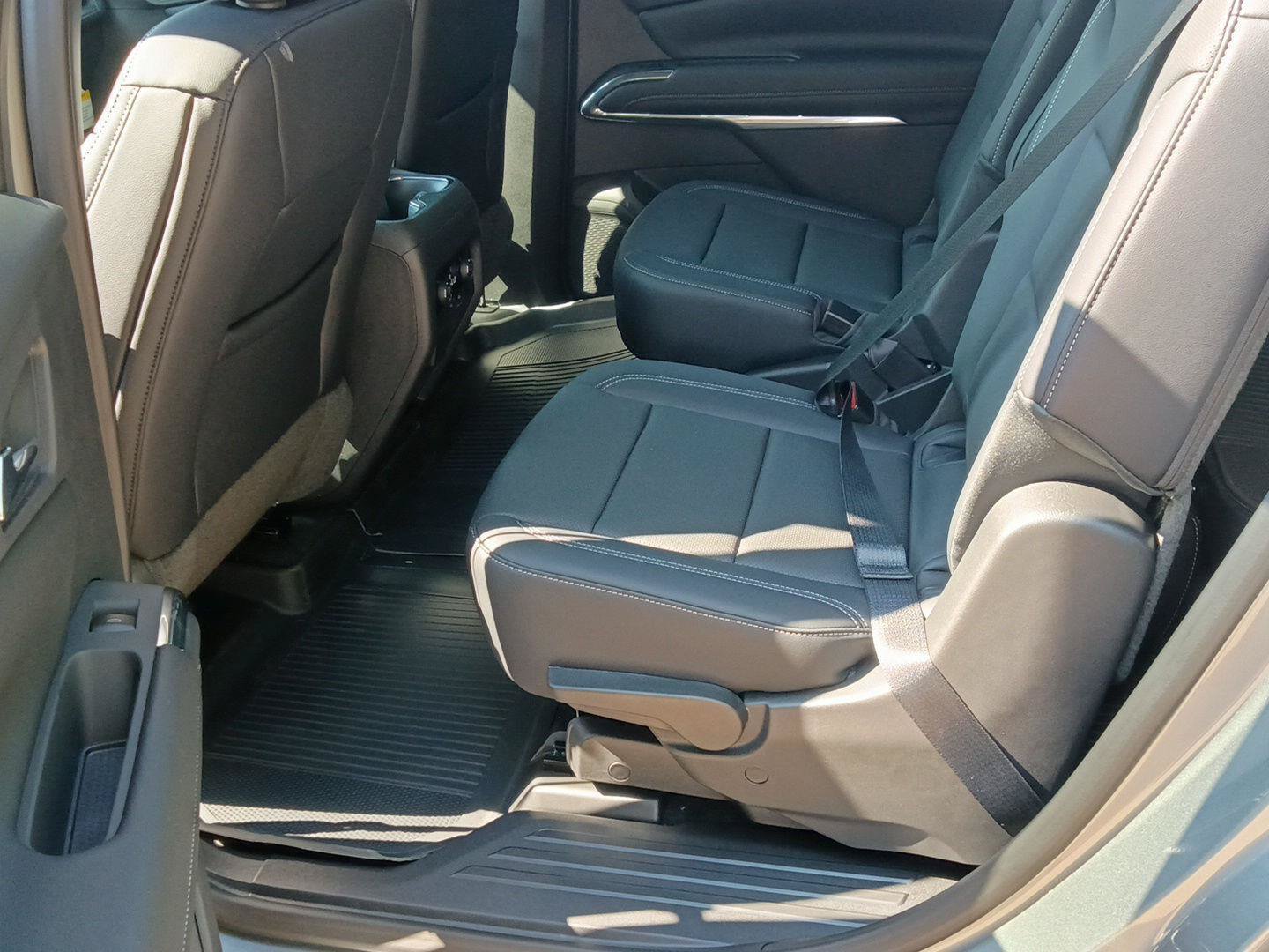 New 2027 Chevrolet Traverse LT w/ Driver Confidence Package FWD image 9