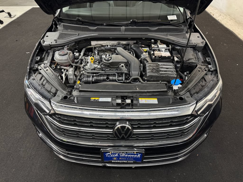Used 2024 Volkswagen Jetta SE FWD image 10