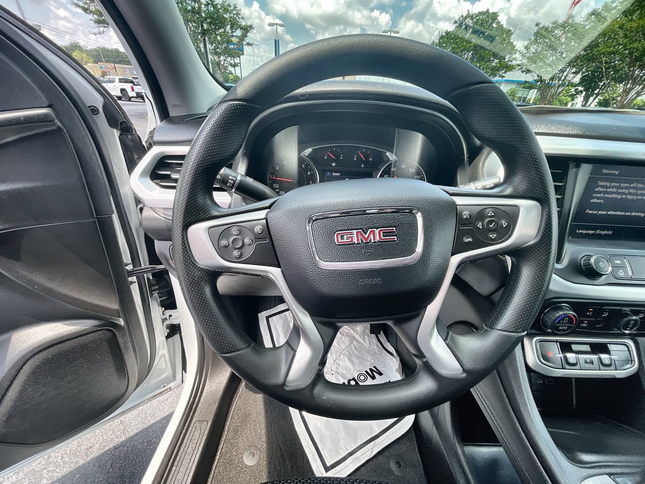 Used 2023 GMC Acadia SLE FWD image 11