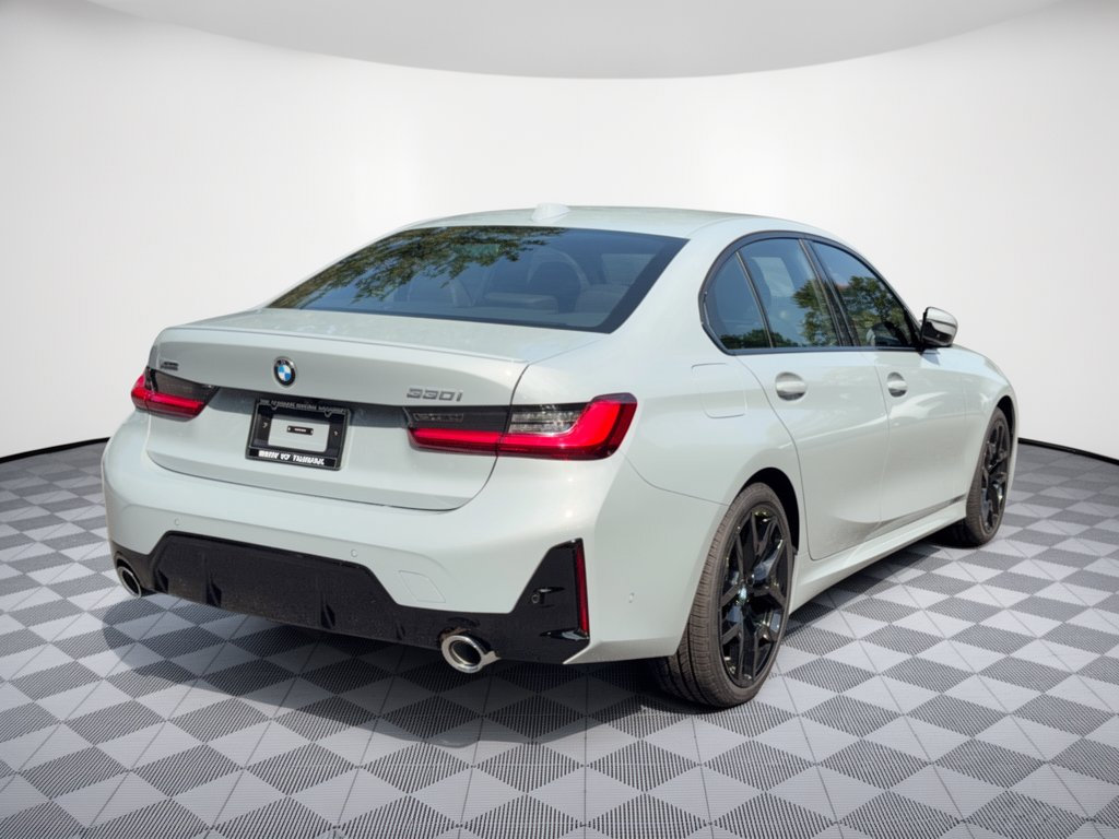 New 2026 BMW 330i xDrive Sedan w/ M Sport Package AWD/4WD image 9