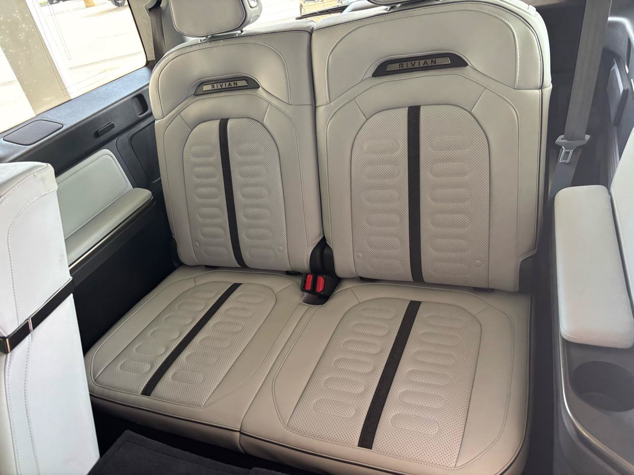 Used 2024 Rivian R1S Adventure AWD/4WD image 21