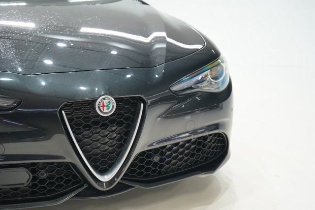 Used 2022 Alfa Romeo Giulia Ti image 9