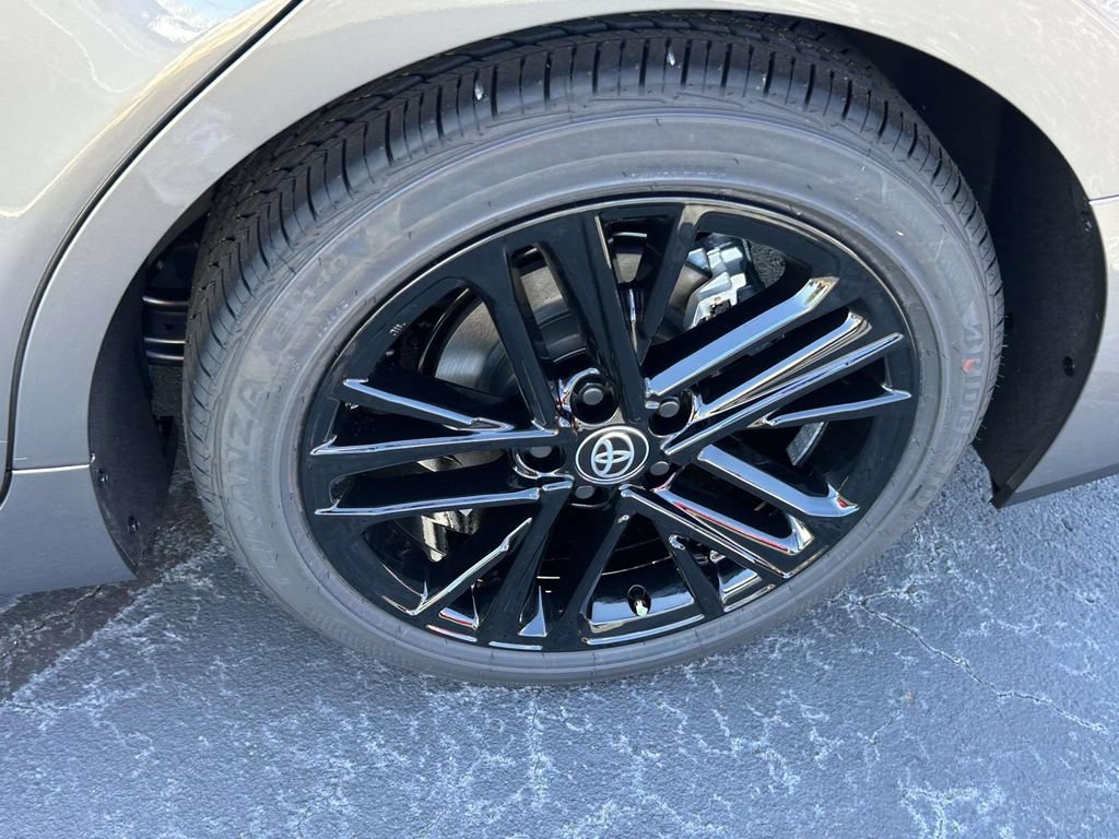 New 2026 Toyota Camry Hybrid FWD image 9