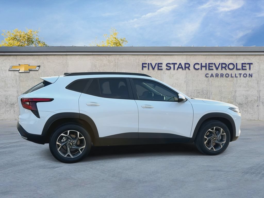 Used 2026 Chevrolet Trax LT w/ Sunroof Package FWD image 9