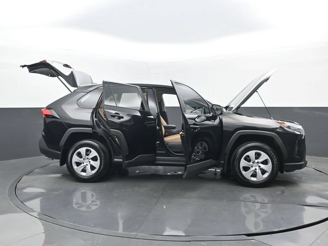 Used 2025 Toyota RAV4 LE AWD/4WD image 31