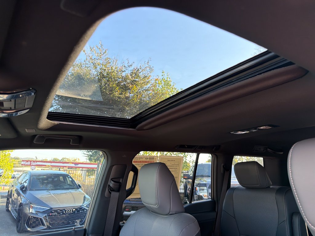 Used 2026 Lexus GX 550 w/ Cold Area Package AWD/4WD image 19