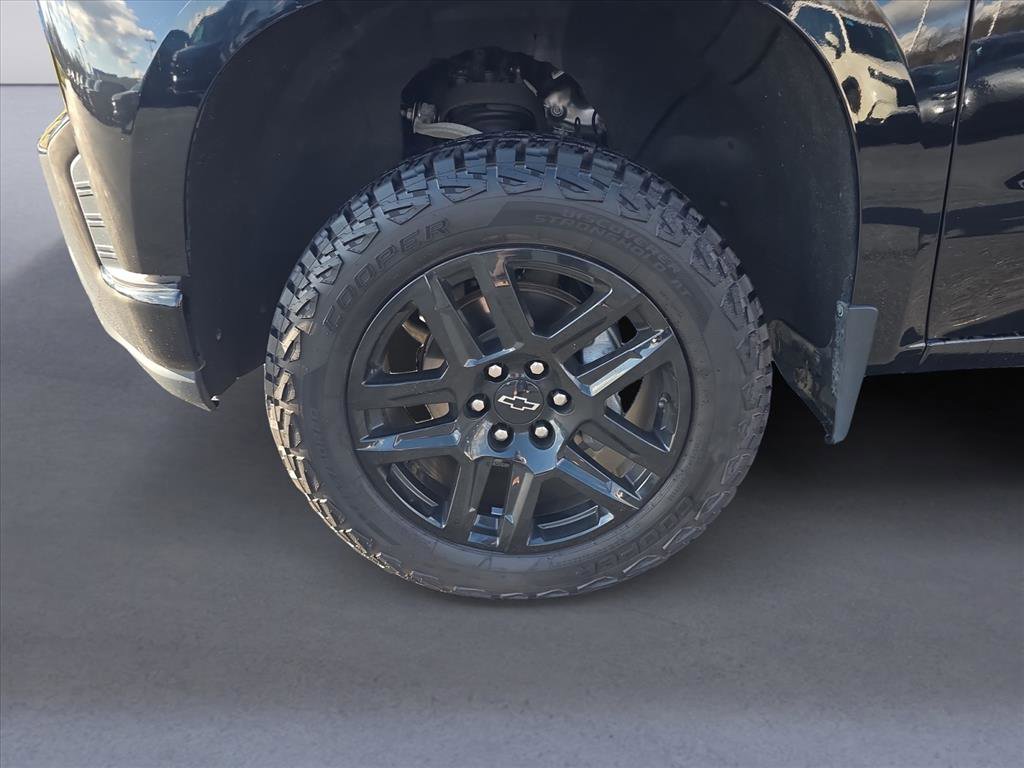 Used 2021 Chevrolet Silverado 1500 LT Trail Boss w/ LPO, Dark Essentials Package image 9