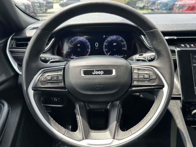 Used 2023 Jeep Grand Cherokee L Laredo AWD/4WD image 23