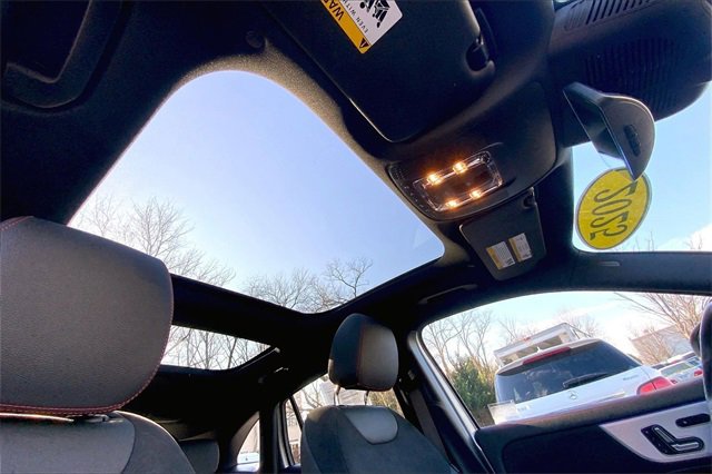 Used 2025 Mercedes-Benz GLA 35 AMG 4MATIC image 11