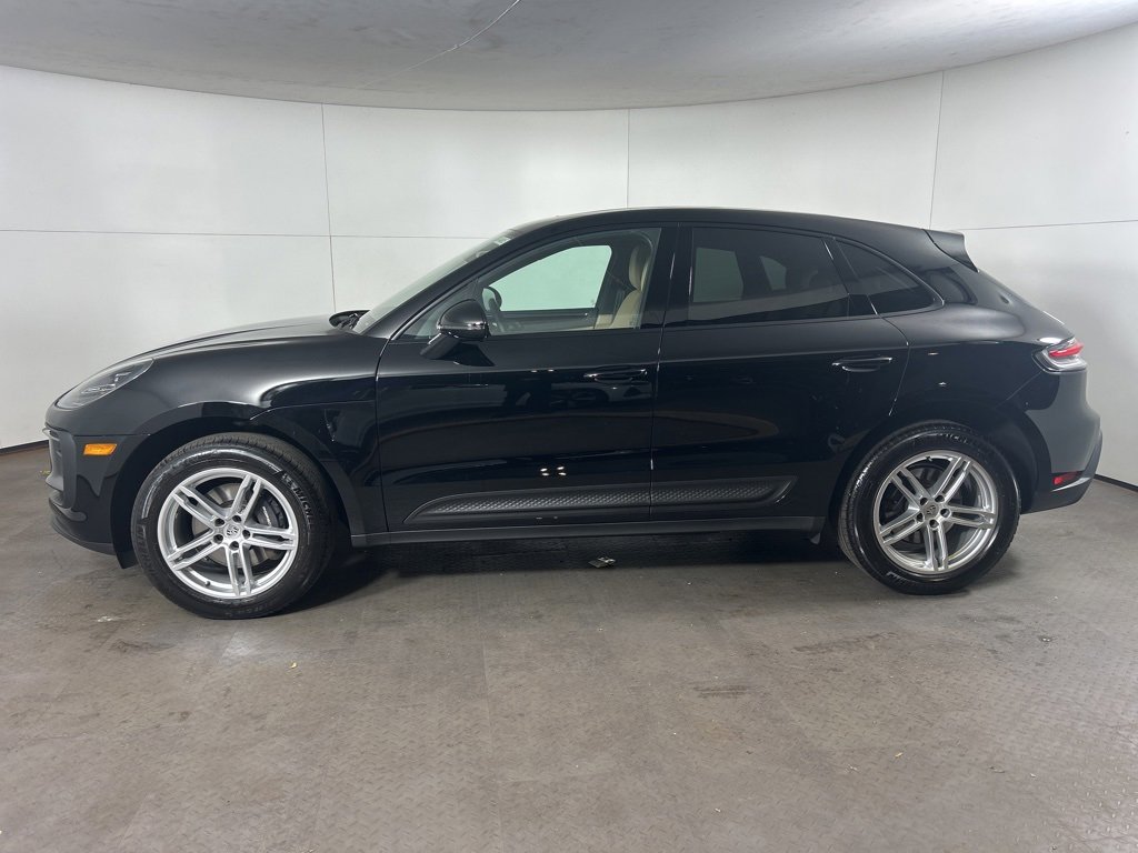 Certified 2025 Porsche Macan image 2