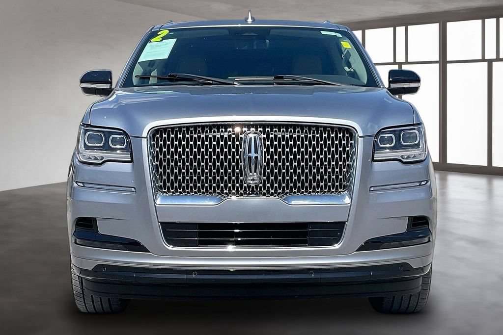Used 2023 Lincoln Navigator 2WD image 2