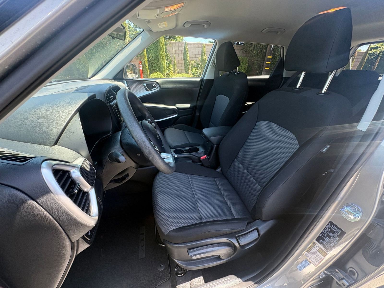 Used 2025 Kia Soul LX w/ LX Technology Package FWD image 34