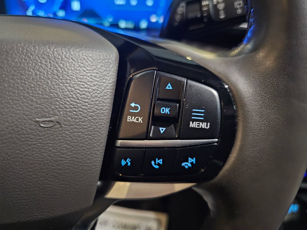 Used 2022 Ford Explorer Platinum w/ Equipment Group 601A AWD/4WD image 18
