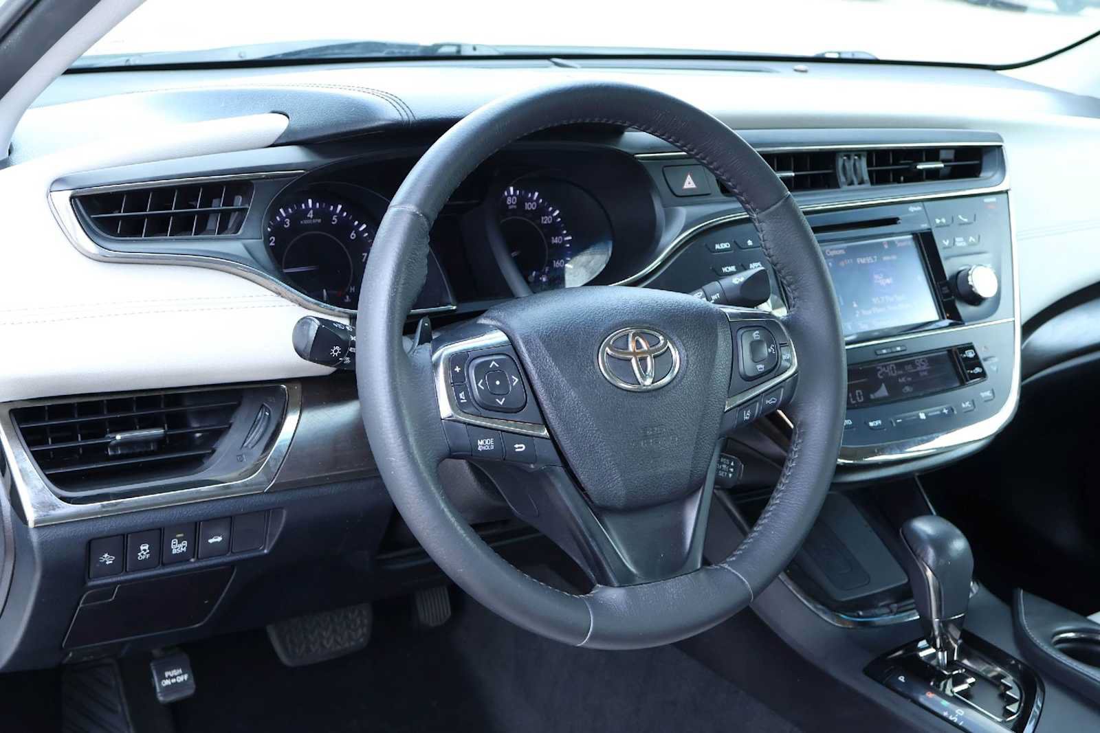 Used 2017 Toyota Avalon XLE Premium FWD image 2