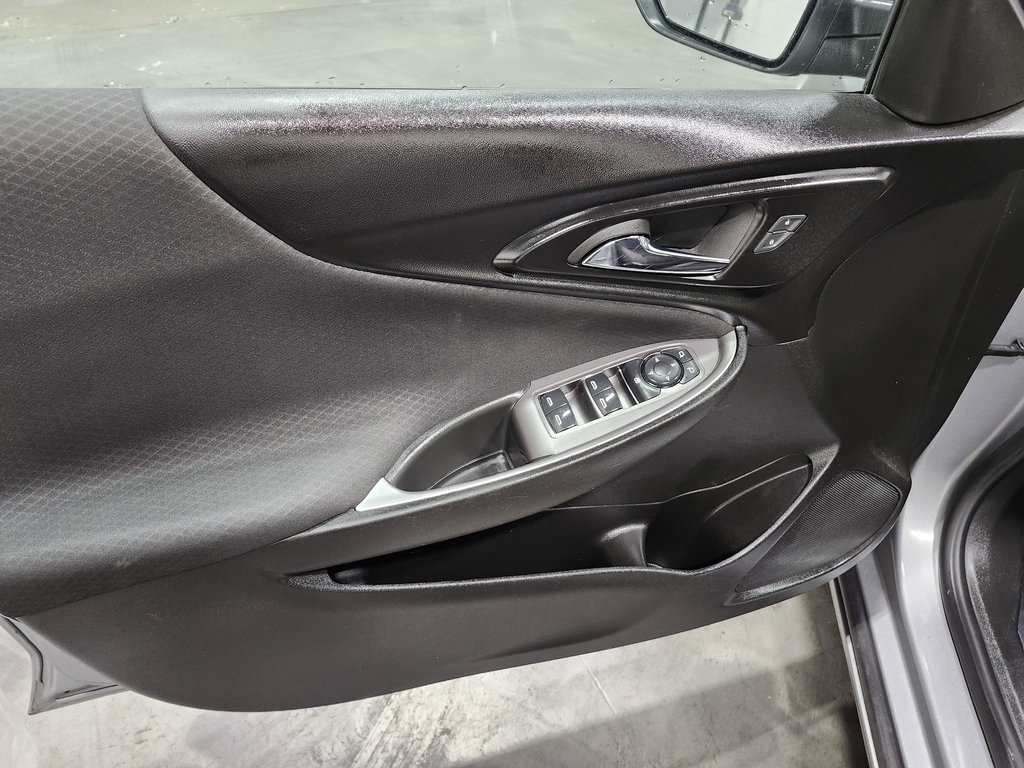 Used 2023 Chevrolet Malibu LS FWD image 23