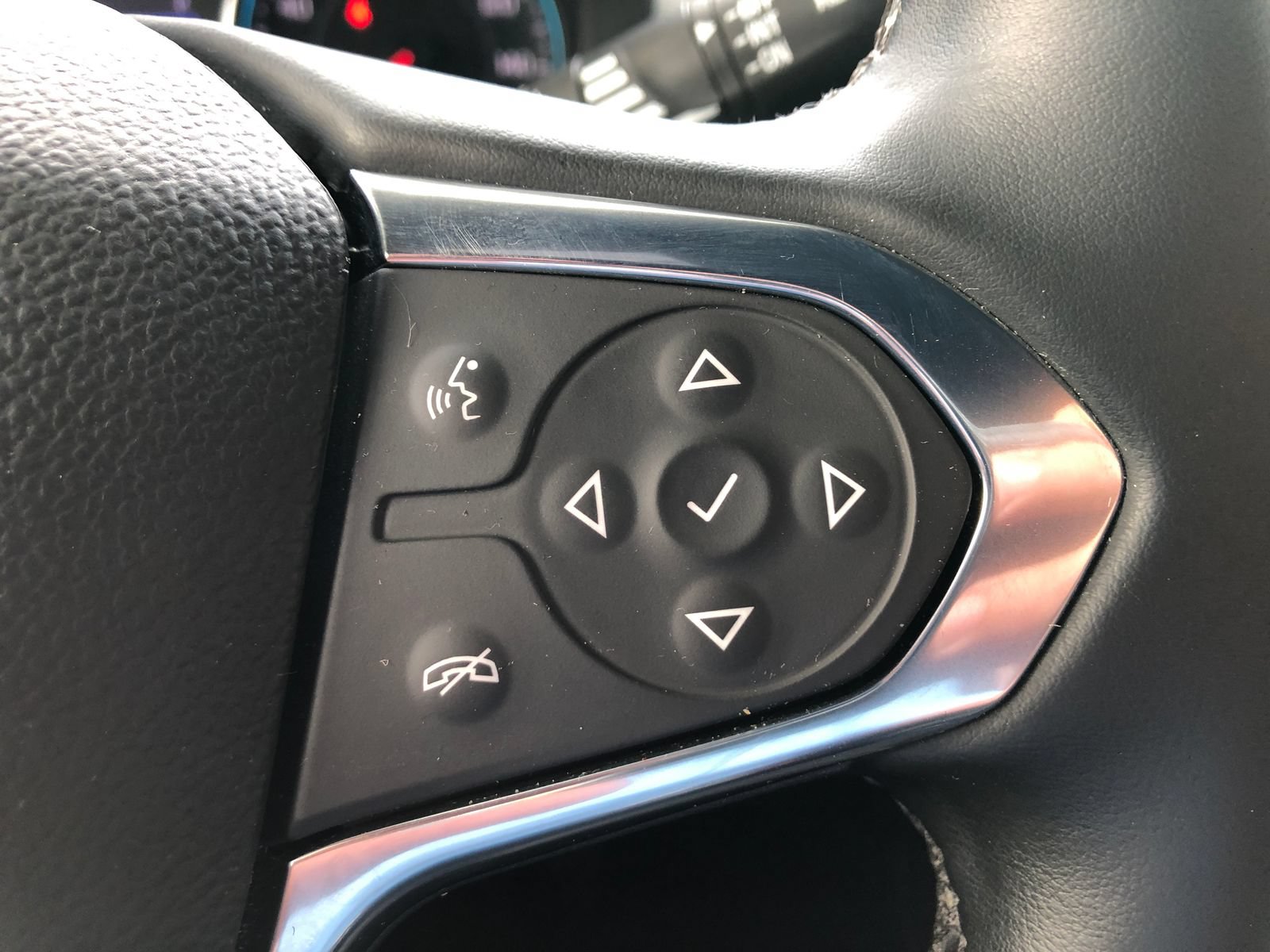 Used 2023 Chevrolet Traverse LT w/ Rear Camera Mirror Package AWD/4WD image 35