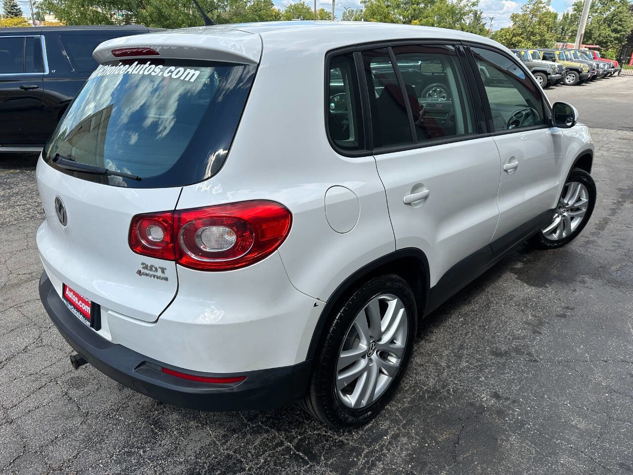 Used 2011 Volkswagen Tiguan SE image 8