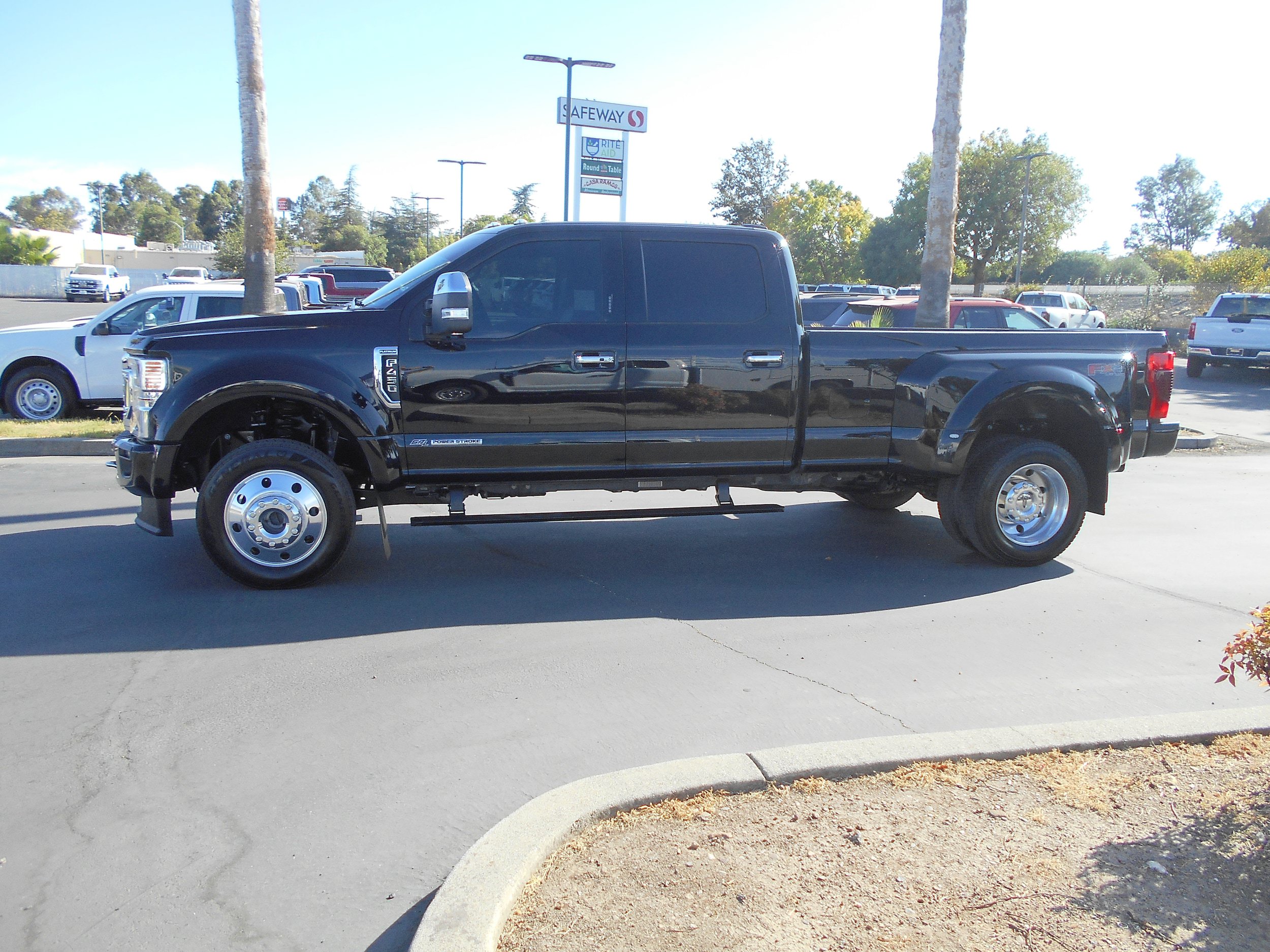 Certified 2021 Ford F450 Platinum w/ FX4 Off-Road Package AWD/4WD image 2