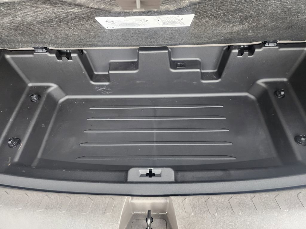 Used 2018 Chevrolet Traverse LT w/ LPO, Floor Liner Package image 12