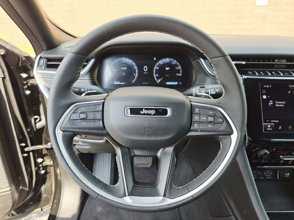 New 2025 Jeep Grand Cherokee Laredo X w/ Luxury Tech Group I AWD/4WD image 19