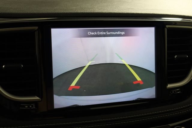 Used 2025 Chrysler Pacifica Select AWD/4WD image 35