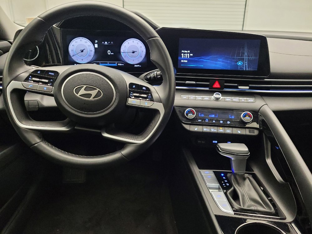 Used 2025 Hyundai Elantra SEL FWD image 22