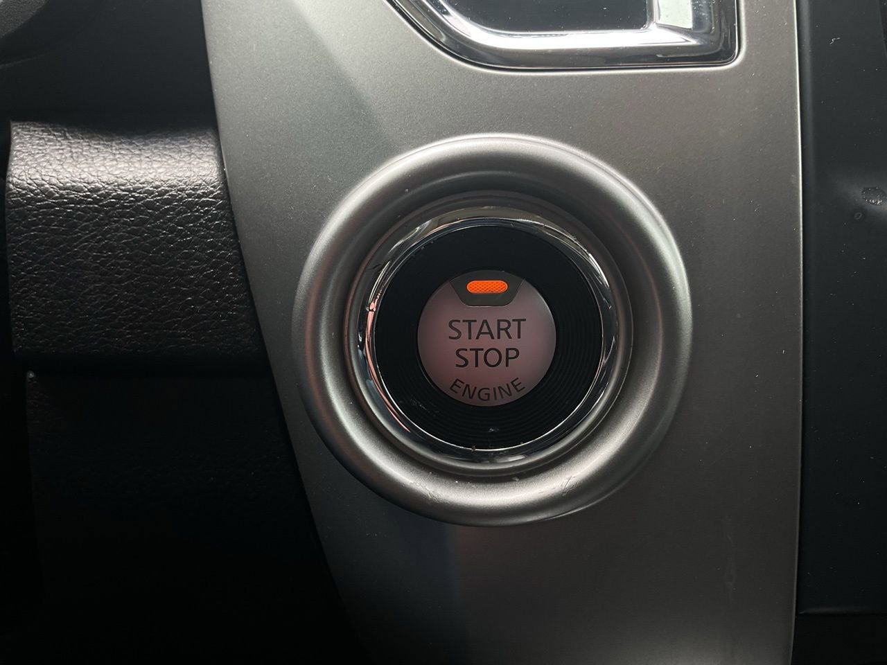 Used 2020 Nissan Titan SL w/ Moonroof Package RWD image 26