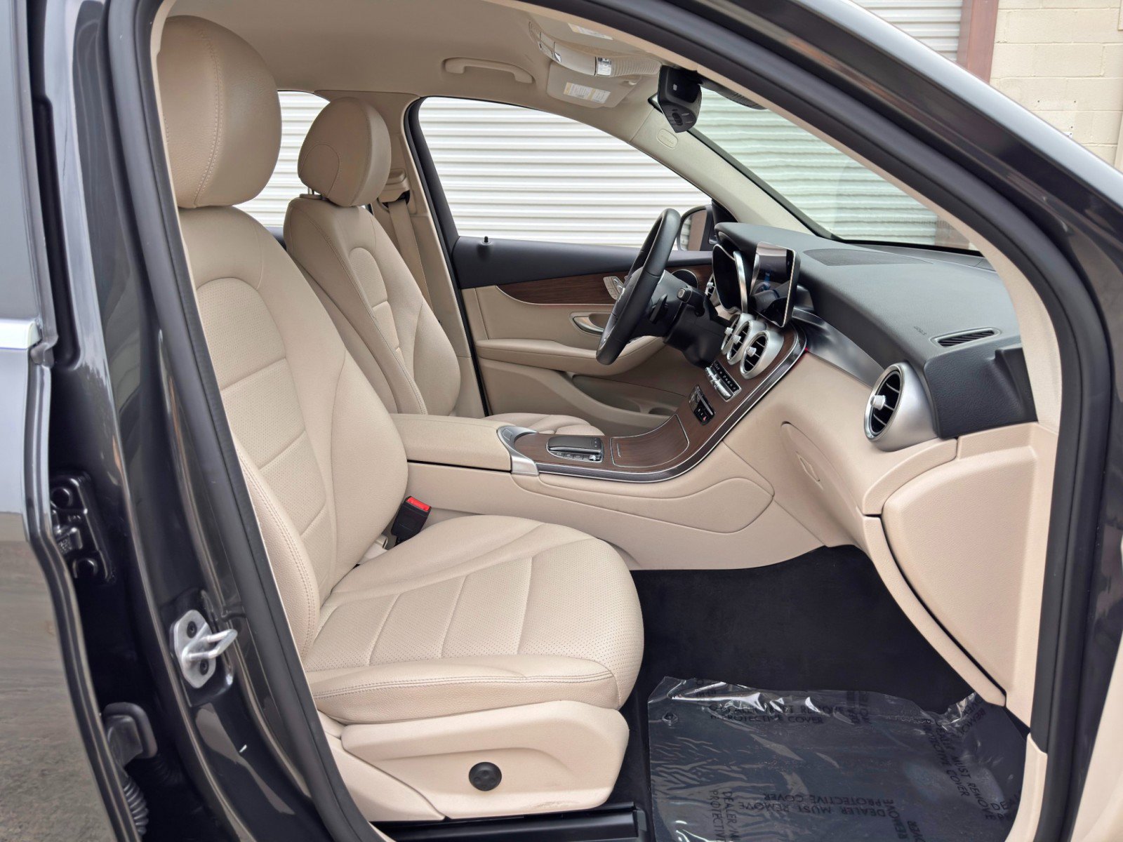 Used 2022 Mercedes-Benz GLC 300 w/ Premium Package Lite image 14
