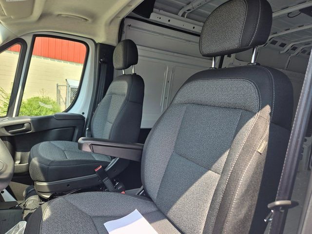 New 2025 RAM ProMaster 2500 w/ Convenience Group FWD image 11