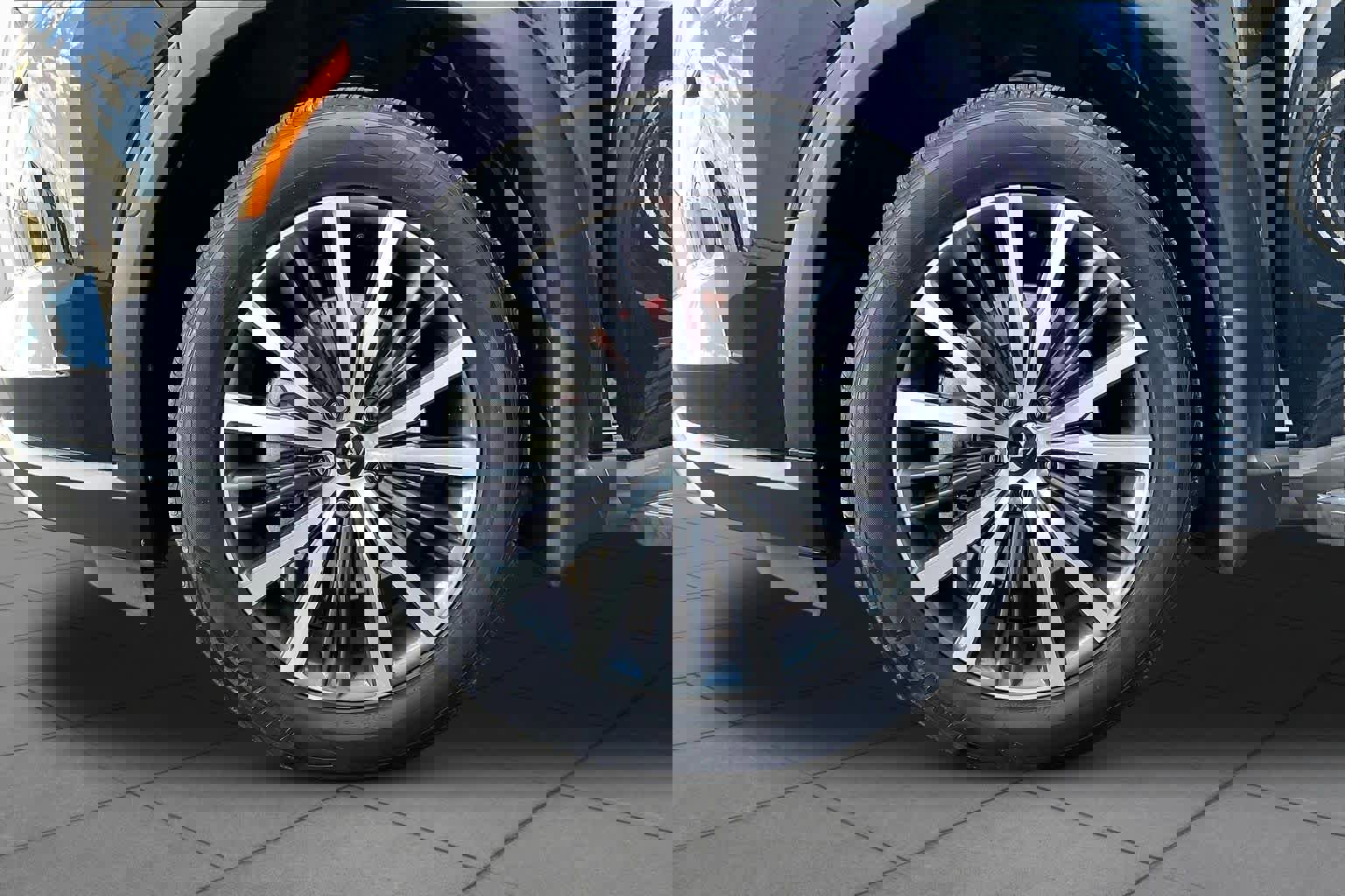 Used 2023 INFINITI QX60 Sensory w/ Vision Package image 10