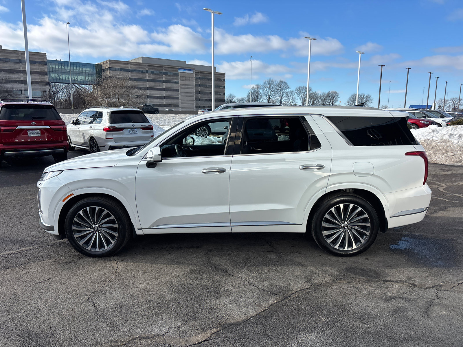 Used 2025 Hyundai Palisade Calligraphy image 4