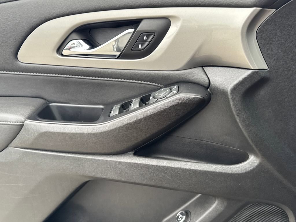 Used 2023 Chevrolet Traverse LT image 25