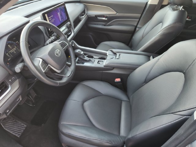 Used 2025 Toyota Grand Highlander AWD image 11