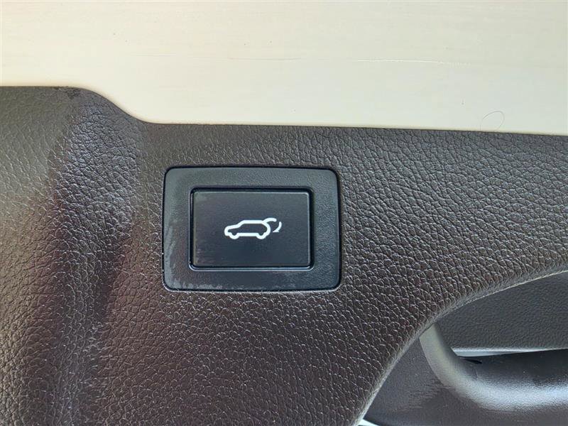 Used 2018 Hyundai Santa Fe Sport w/ 2.4L Tech Package 04 AWD/4WD image 14