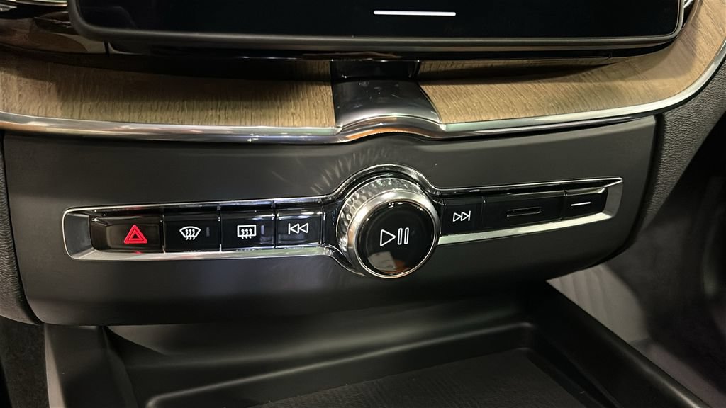Certified 2026 Volvo XC60 B5 Plus w/ Protection Package Premier AWD/4WD image 19