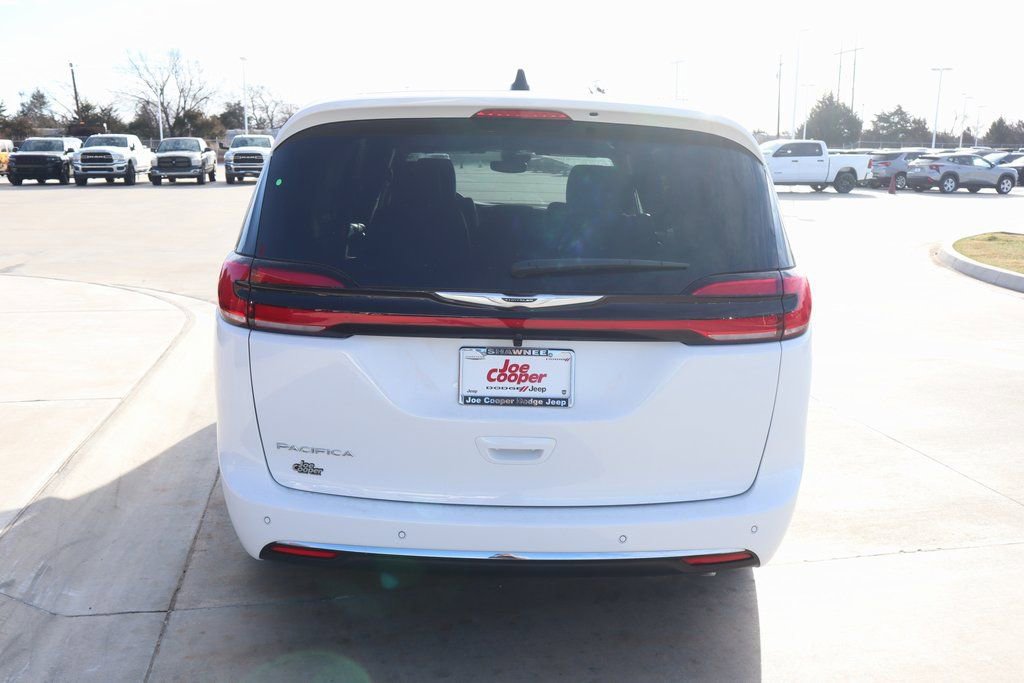 New 2026 Chrysler Pacifica Select FWD image 22