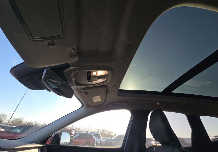 Used 2025 Volvo XC60 B5 Plus image 8