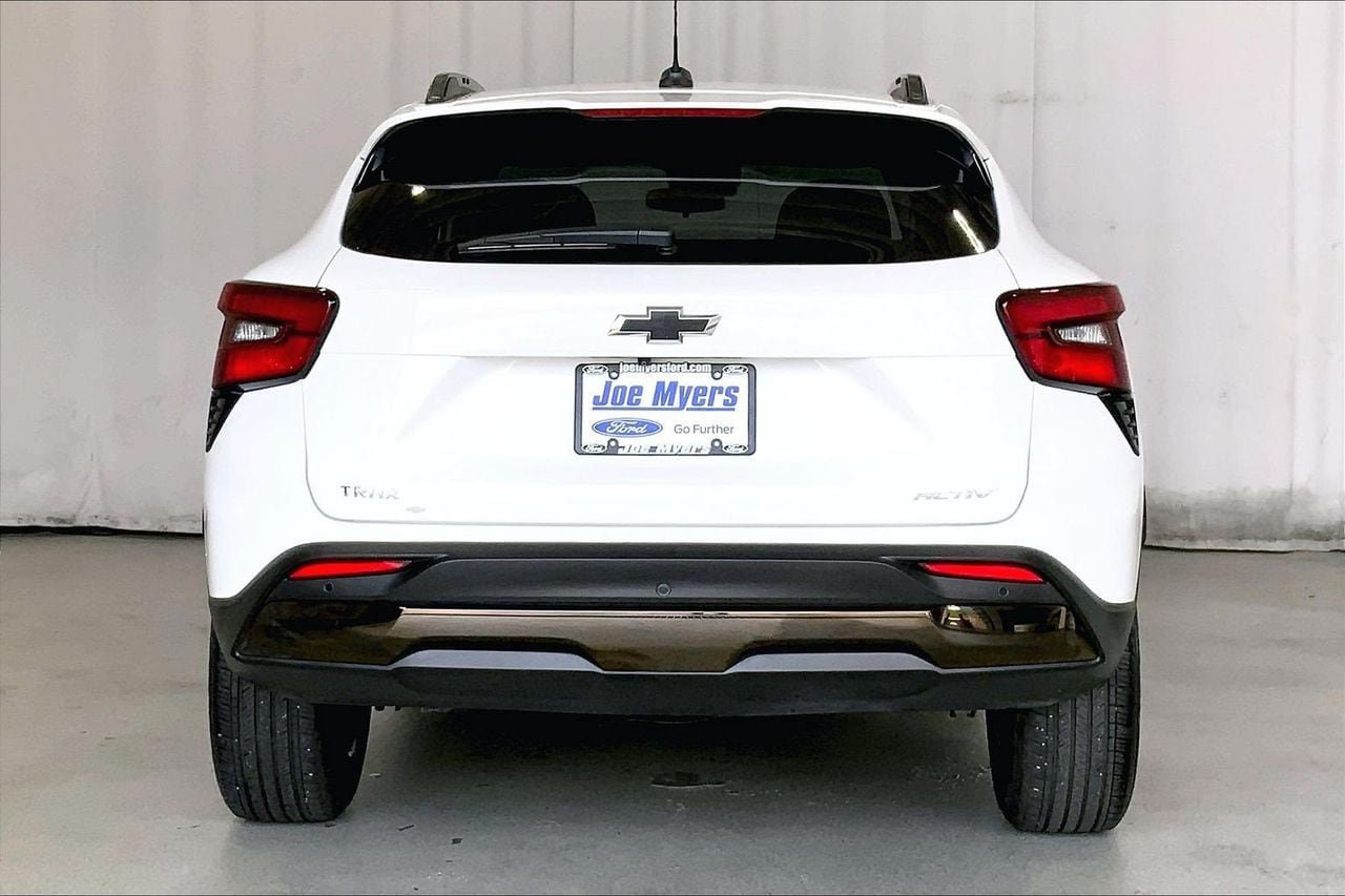 Used 2025 Chevrolet Trax ACTIV w/ Driver Confidence Package FWD image 3