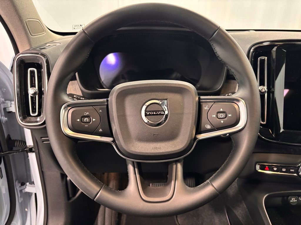 Certified 2025 Volvo XC40 B5 Core image 13